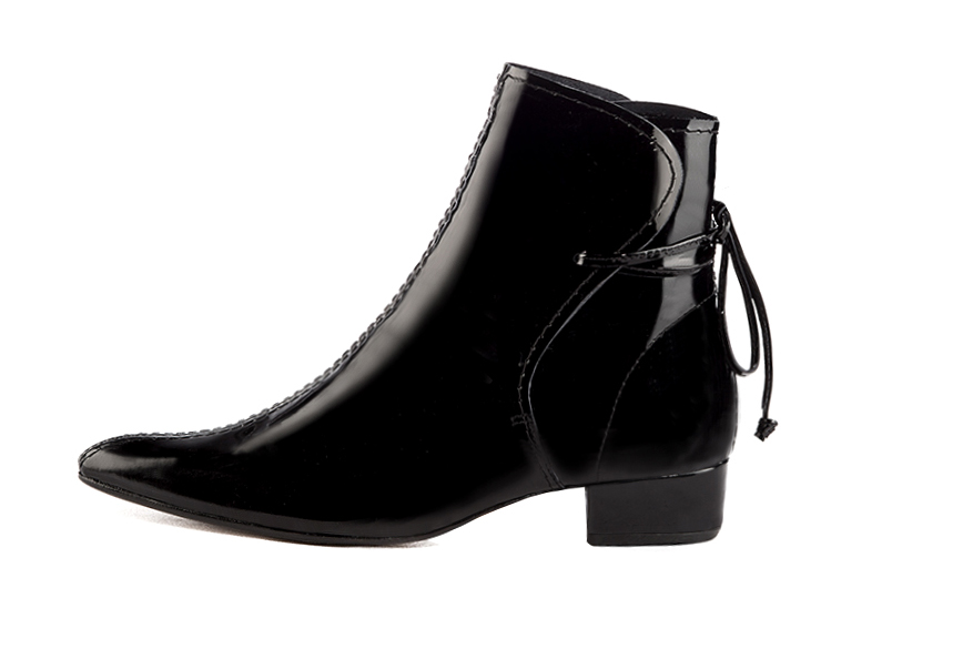 Gloss black women's ankle boots with laces at the back. Tapered toe. Low block heels. Profile view - Florence KOOIJMAN